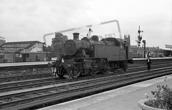 41231 1963-06-17 Leamington Spa General