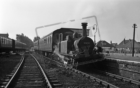32650 1960-09-24 Hayling Island