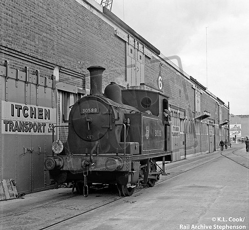 30588 1956-06-07 Southampton Docks
