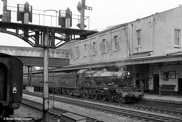 7037 1960-08-30 Swindon
