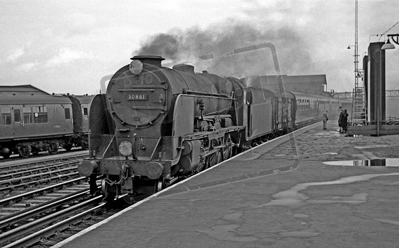 30861 1961-08-23 Clapham Junction
