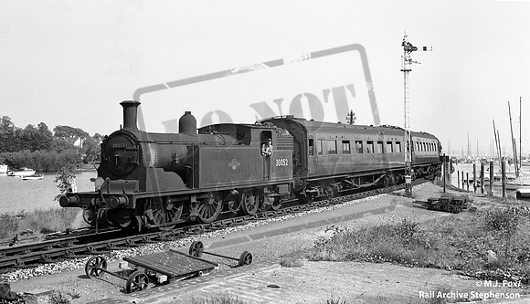30052 1963-06-09 Lymington