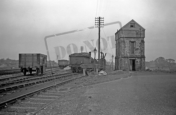 65471 1954-05-30 Swaffham shed