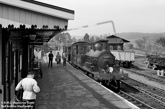 30584 1960-04-16 Lyme Regis