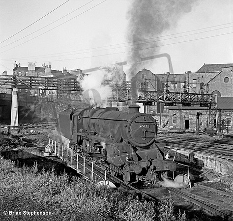 45171 1965-08-28 Edinburgh Princes St