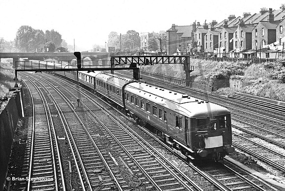 EMU 3013 1964-05-30 Clapham Junction