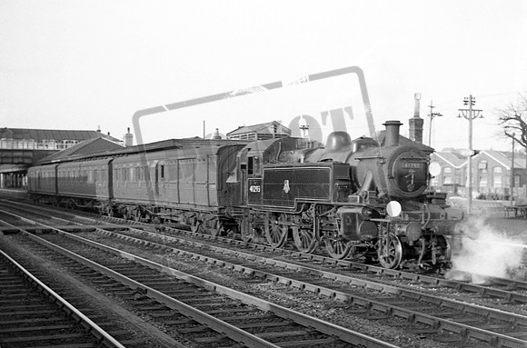 41293 1954-03-28 Eastleigh