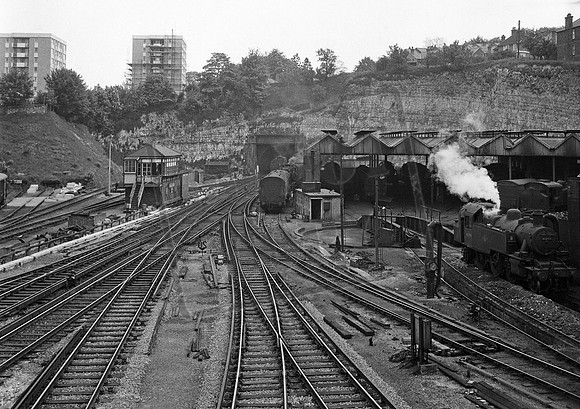 41299 30072 1965-05-21 Guildford shed