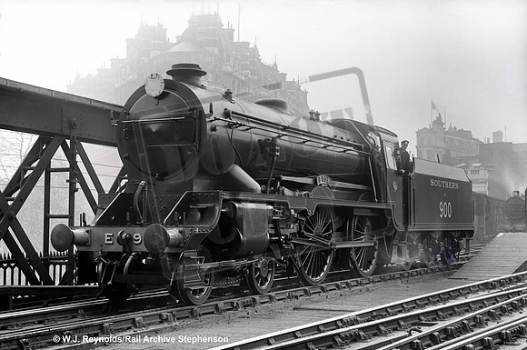 E900 1930 Charing Cross