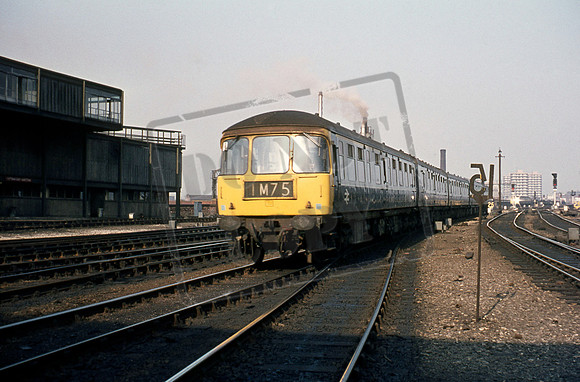 DMU 519xx 1974-04 Manchester Victoria  East Junction - 3218