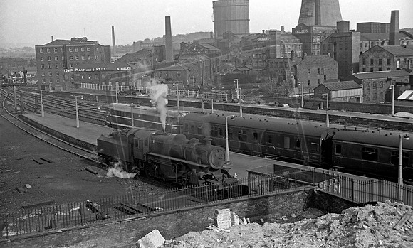 43119 D5588 1960s Stockport Tiviot Dale