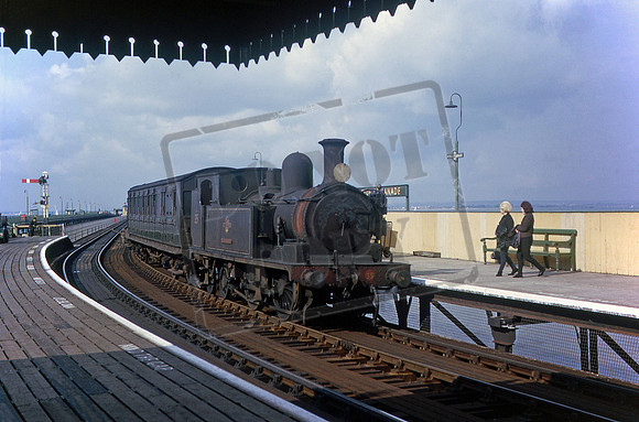 W35 1965-09 Ryde Esplanade