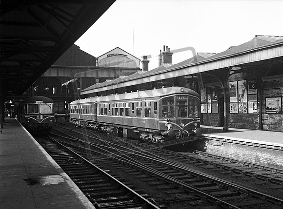 DMU 1950s Norwich station