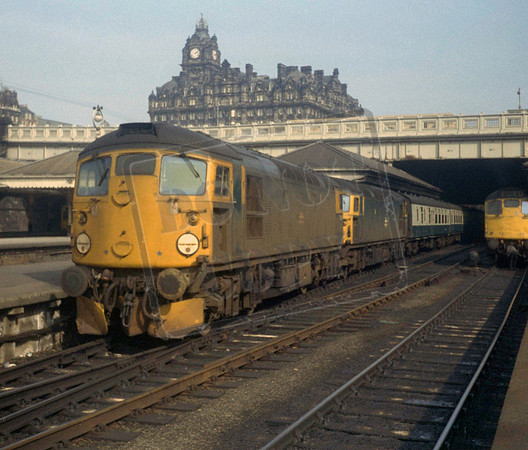 5334 (rear) 1974c Edinburgh Waverley
