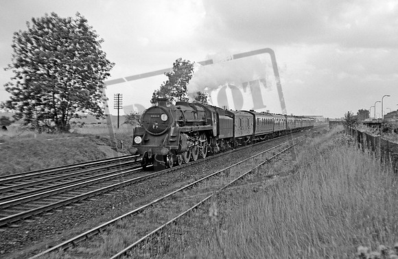 73018 1966-08 near Eastleigh