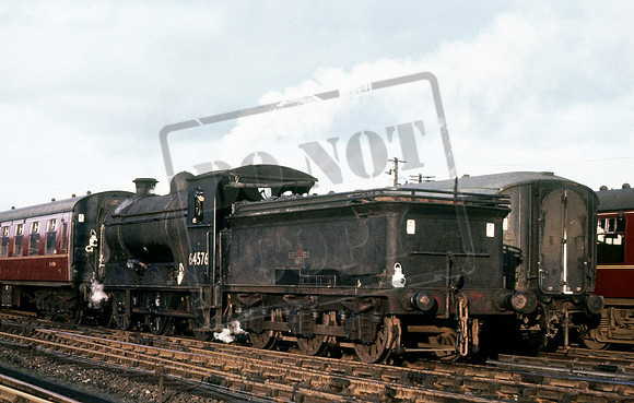 64576 1965-04-17 Dundee Tay Bridge carriage sidings