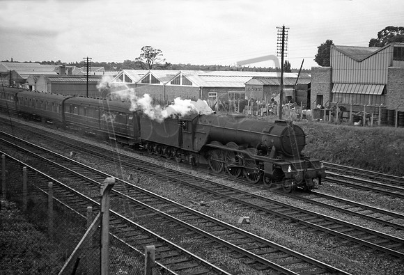 60040 1960-08-25 near Hatfield