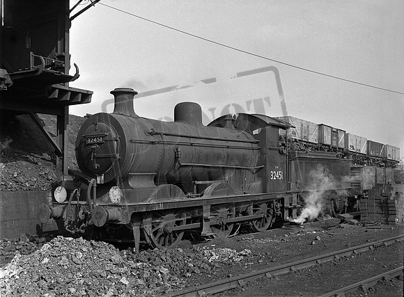 32451 1958-03-23 Redhill shed