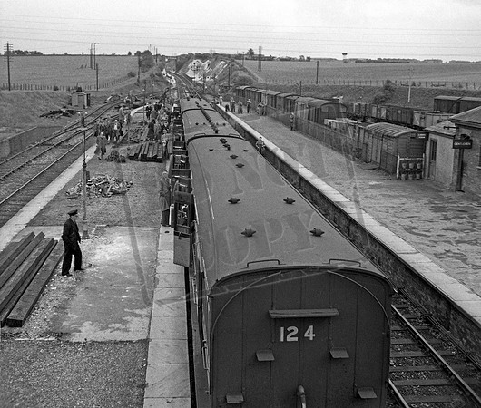 30587 1955-05-14 Amesbury station