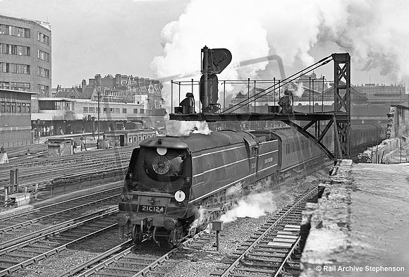 21C124 1946-04-18 London Victoria