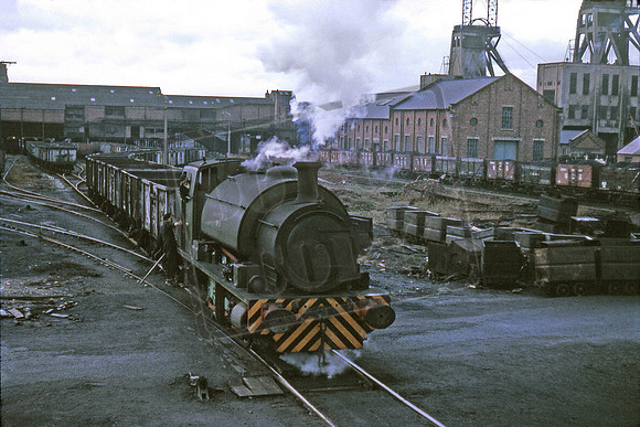 Industrial YE 2252 of 1952 1964-12 Harworth Colliery