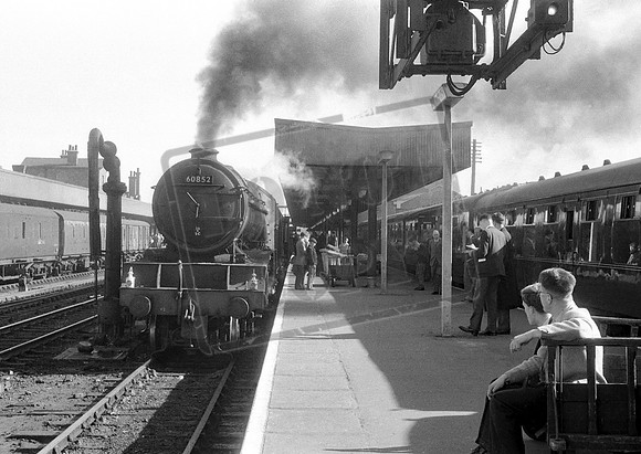60852 1959-05-18 Doncaster station