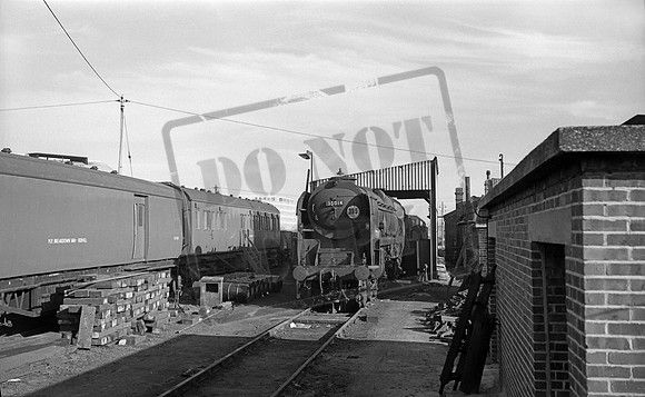 35014 1965-03-28 Redhill shed