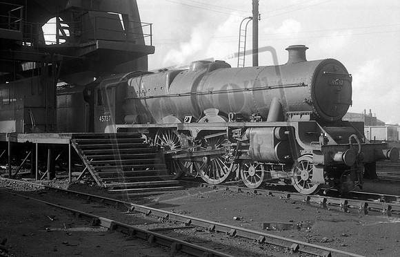 45737 1961-10-24 Patricroft