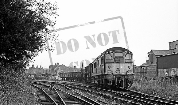 D5086 1966-11 Newport Pagnell goods yard