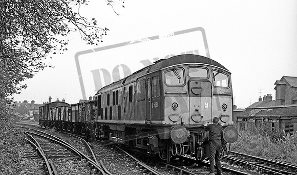 D5086 1966-11 Newport Pagnell goods yard