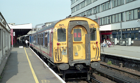 EMU 1571 1998-05-21 Southampton Central