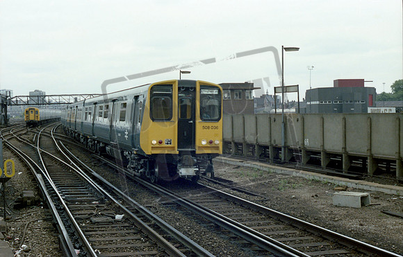 EMU 508036 1970s Clapham Jcn