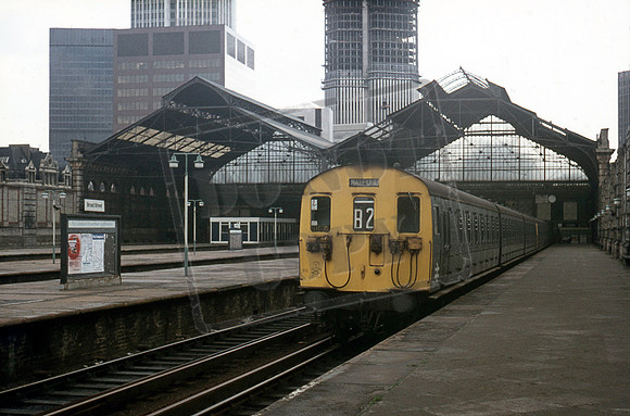 EMU M75160M 1977-03-12 Broad Street