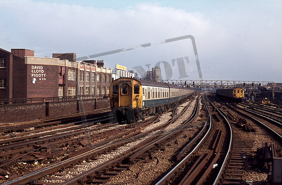 EMU 7153 1977-03-29 London Bridge   -5210