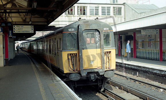 EMU 1831 1998-05-21 Southampton Central on Bournemouth train