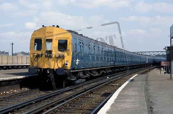 EMU 4297 1980-04-10 Clapham Junction