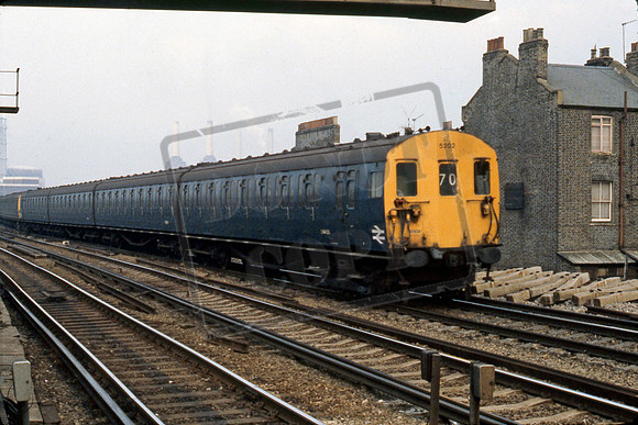 EMU 5202 1980-01-18 Wandsworth Road  -7719
