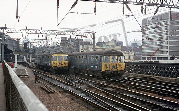 EMU 040 1975 Glasgow Central Remember how they used to weave in and out as they approached -3820