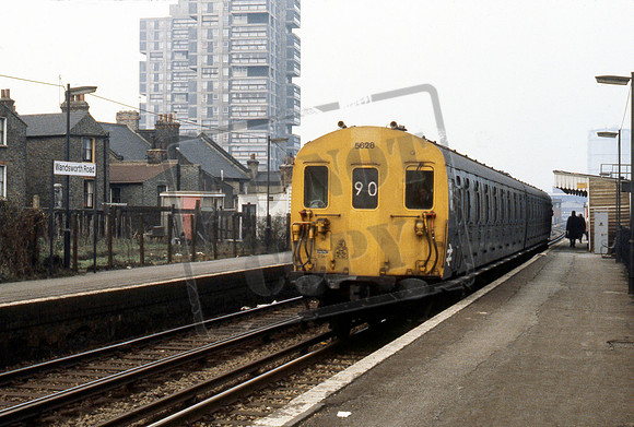 EMU 5628 1980-01-18 Wandsworth Road