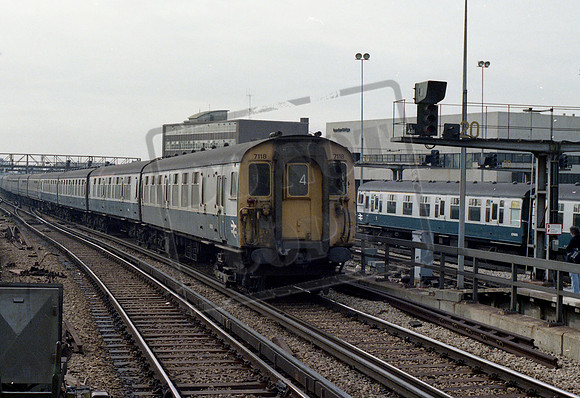 EMU 7118 1980s London Bridge