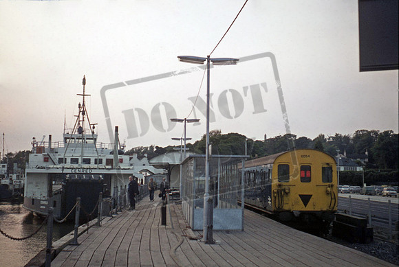 EMU 6054 1975-06-30 Llymington Pier