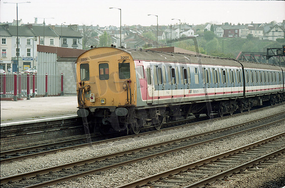 EMU 3201 Newport 1995 Hauled by 37709