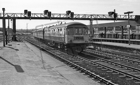 DMU E51963 1976-04-22 Leeds City