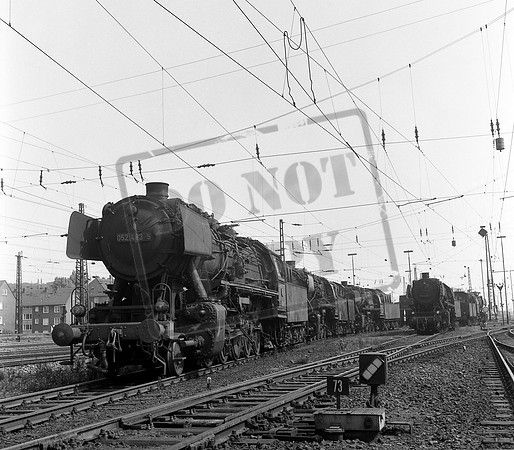 052 483 et al 1973-08-26 Osterfeld