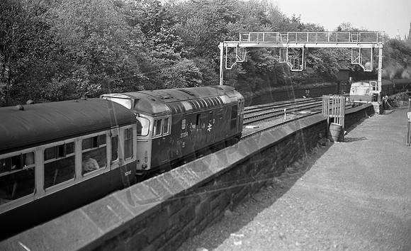 27204 1977c Edinburgh Princes Street Gardens