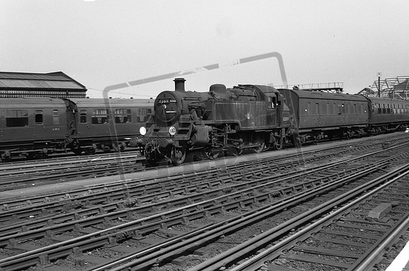 82019 1960s Clapham Junction-ROneg-020