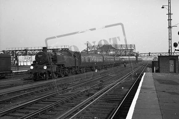 82027 1960s Clapham Junction-ROneg-063