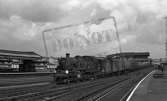 82019 1960s Clapham Junction-ROneg-058