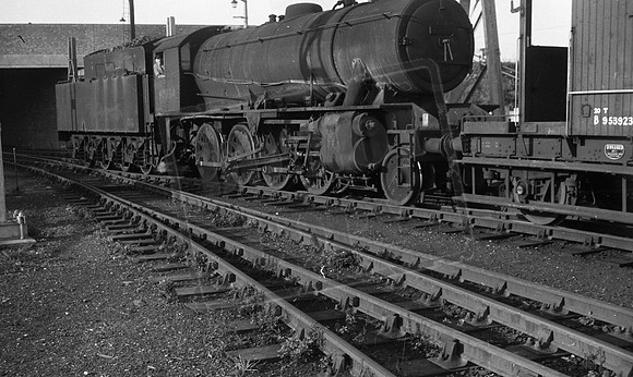 90034 1960 Shoeburyness West End Carriage Sidings on wiring train-ROneg-2001-JM-003a