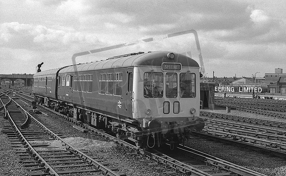 DMU E975005 1976-04-22 Doncaster